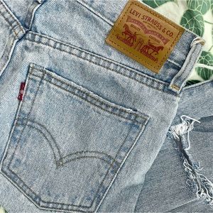 🚨Levis Jean🚨 light blue wash